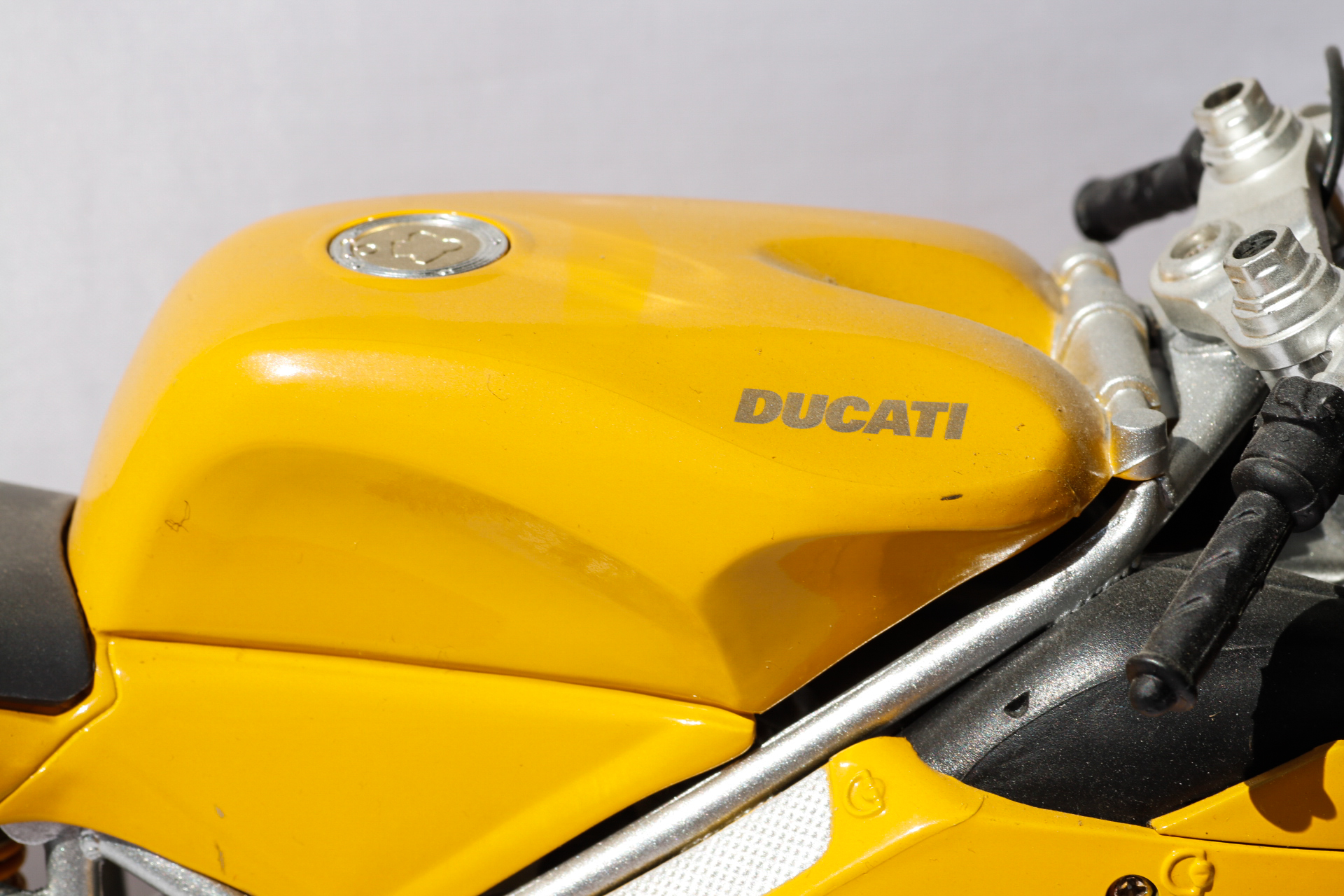 New Ray 1-6 Ducati 998